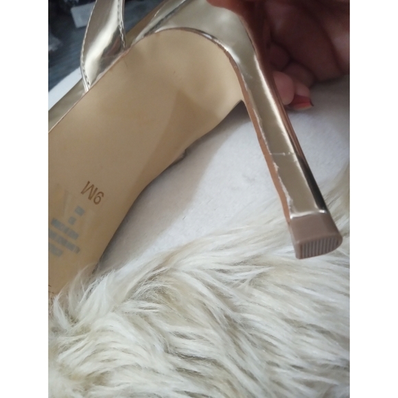 🆕⭐ Calvin Klein gold metallic heels - Picture 6 of 9